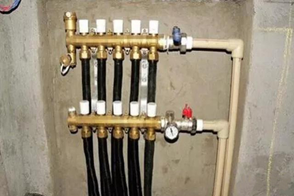 地暖分水器這樣使用才正確，用20年都不會(huì)壞！